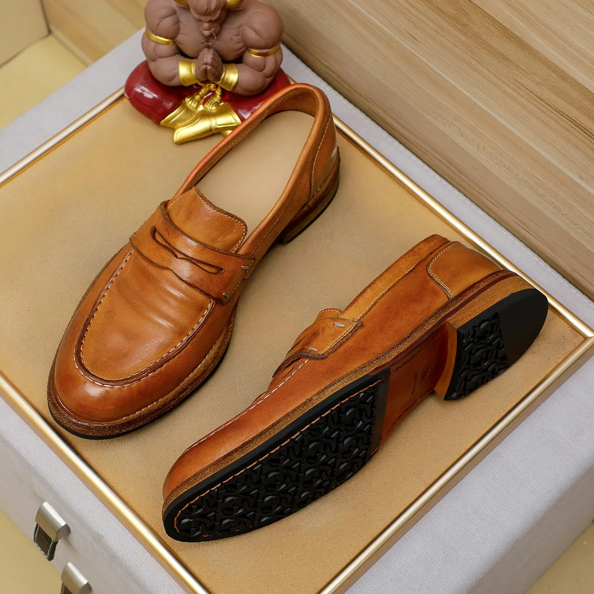Men's shoes 💰920 💰 Louis Vuitton LV ® Autumn and Winter 🆕 models 🔛Full shoe counter First layer cowhide, 🐂Leather lined casual shoes for men, super soft outsole, a must for driving. Counter synchronization Original first layer cowhide Completely 1:1 mold customization 🌹Top version, 3 colors available! Number: 38-45 (37.46. Customized)